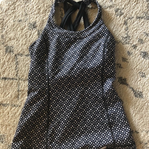 Lululemon tank size 4 - Picture 2 of 2